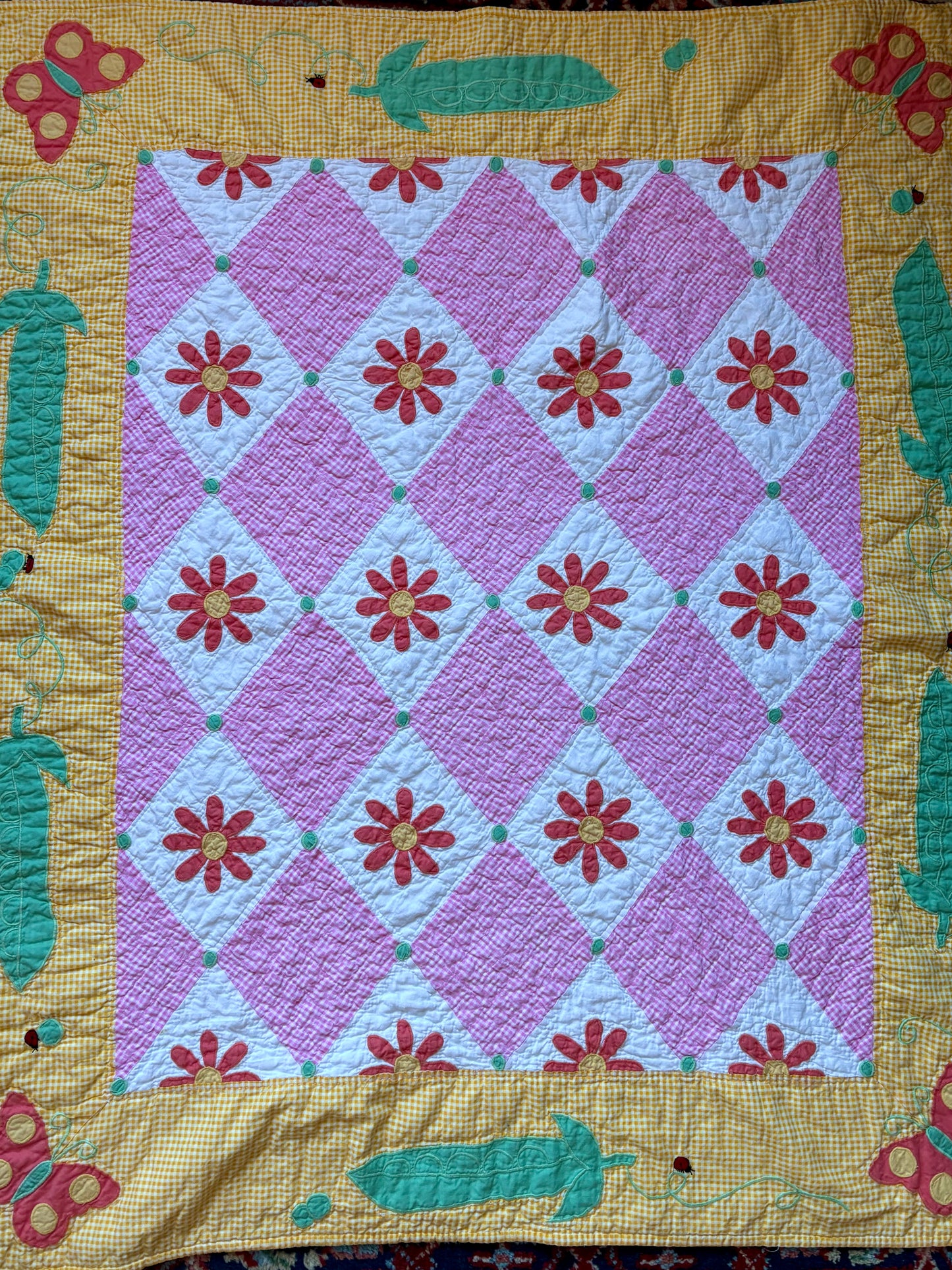 Vintage Snap Peas and Daisies Crib Quilt