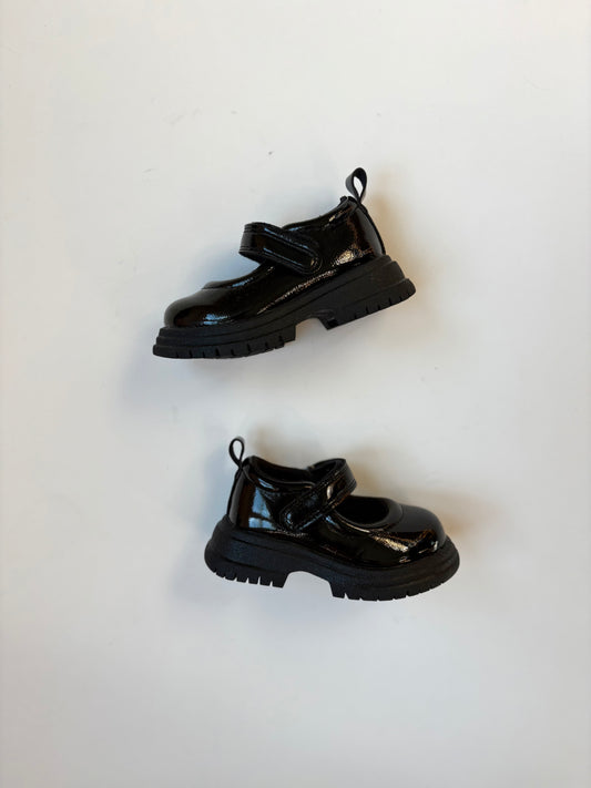 Oshkosh B'gosh Patent Leather Chunky Mary Janes Size 4M
