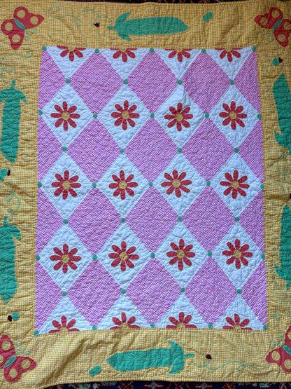 Vintage Snap Peas and Daisies Crib Quilt