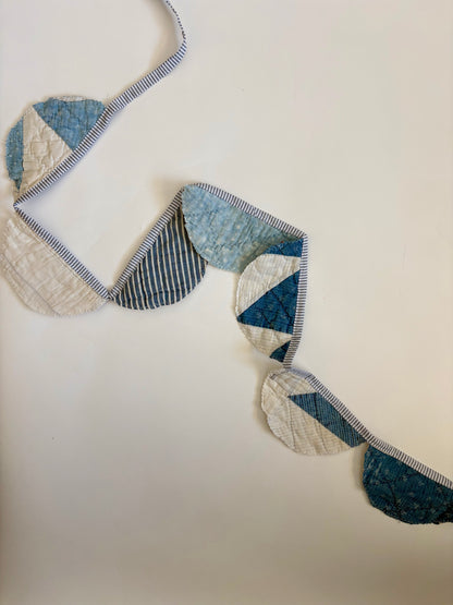 Handmade Quilt Pennant - Vintage Scallops