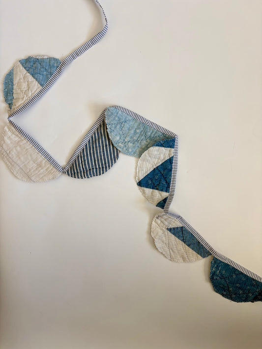Handmade Quilt Pennant - Vintage Scallops