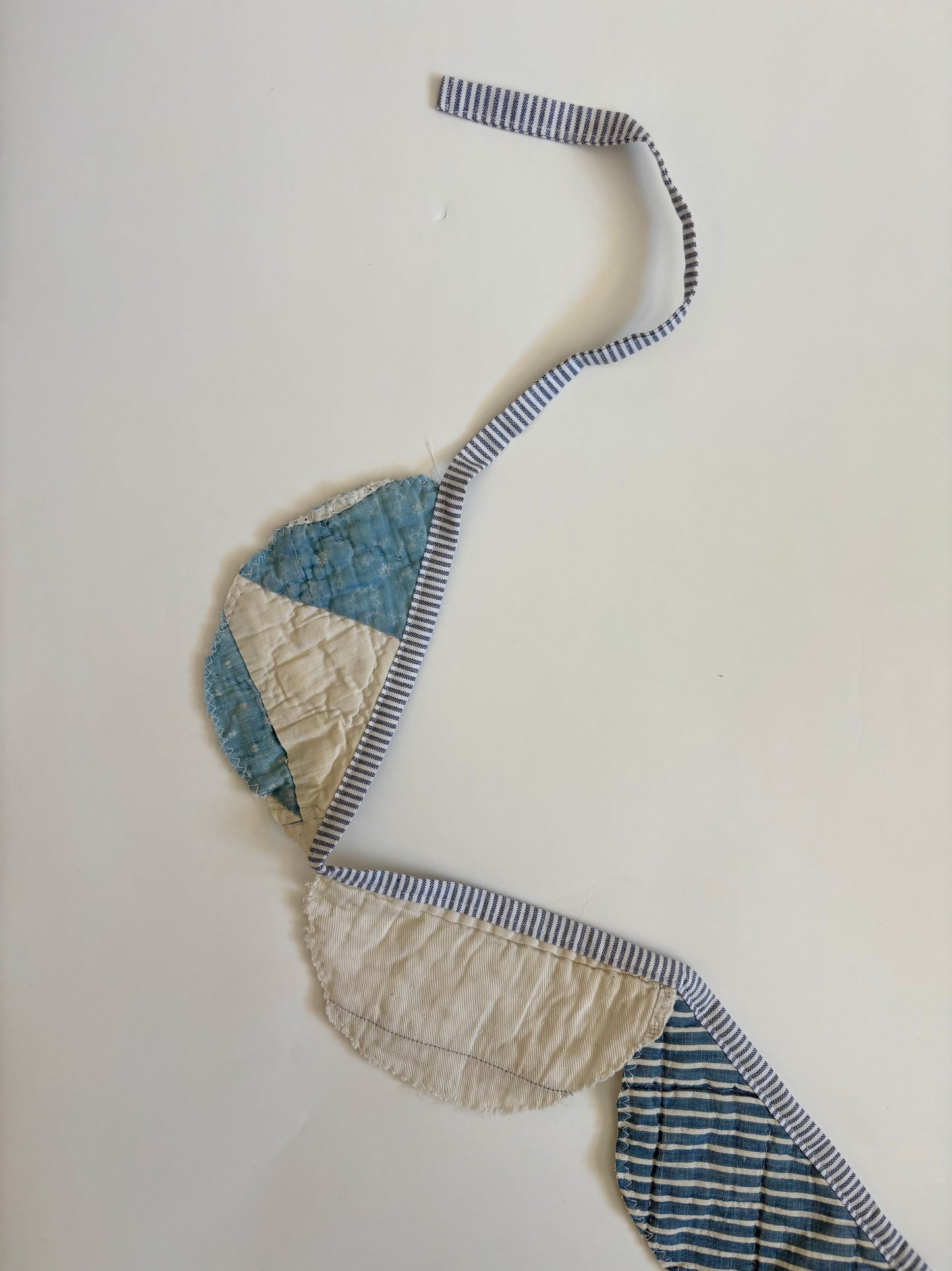 Handmade Quilt Pennant - Vintage Scallops
