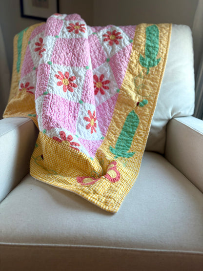 Vintage Snap Peas and Daisies Crib Quilt
