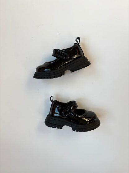 Oshkosh B'gosh Patent Leather Chunky Mary Janes Size 4M