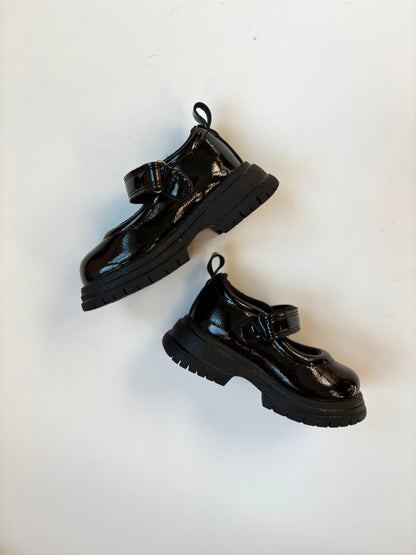 Oshkosh B'gosh Patent Leather Chunky Mary Janes Size 4M